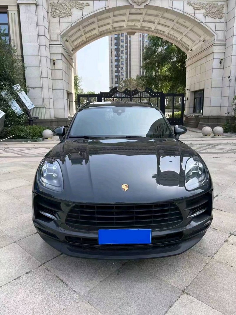 济宁19年保时捷Macan1