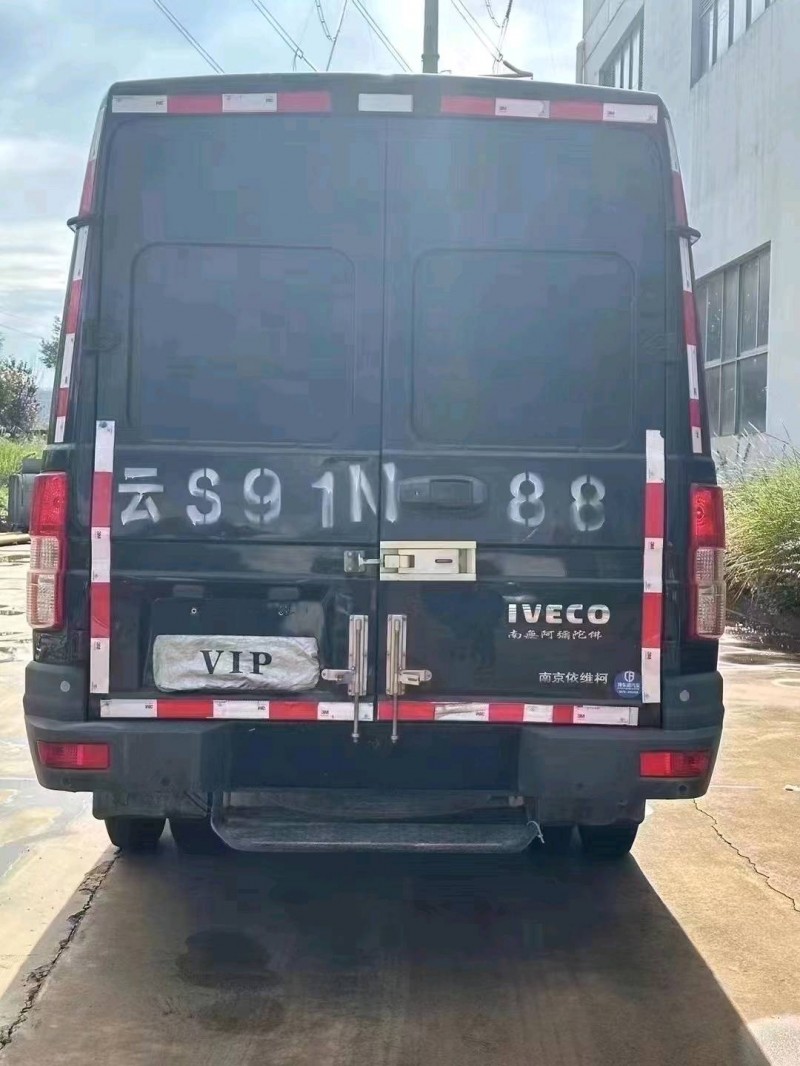 昆明19年依維柯房車3