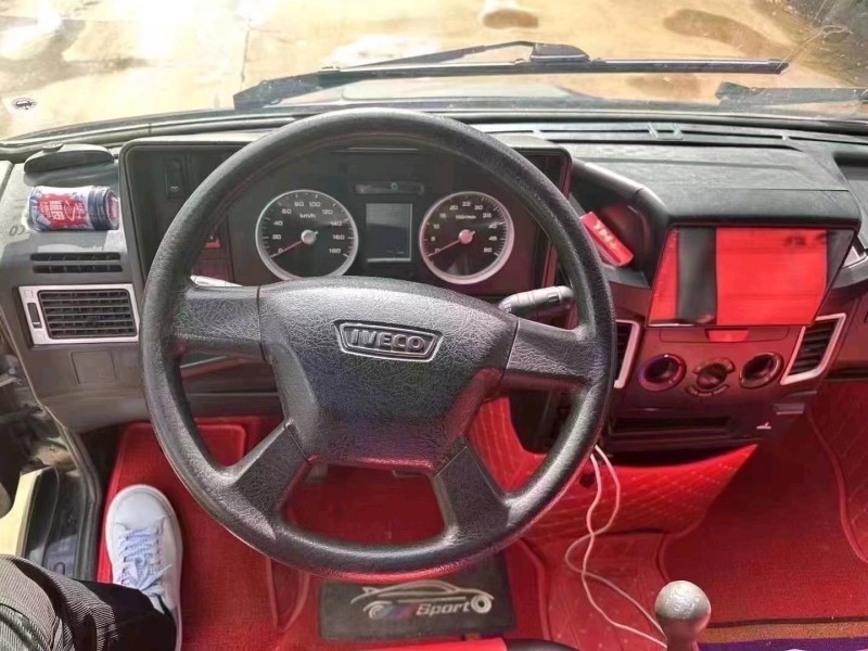 昆明19年依維柯房車4