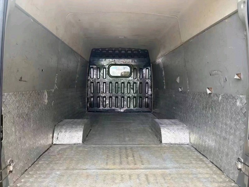 昆明19年依維柯房車5