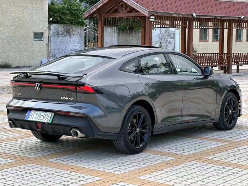 汕头23年长安汽车UNI-V8