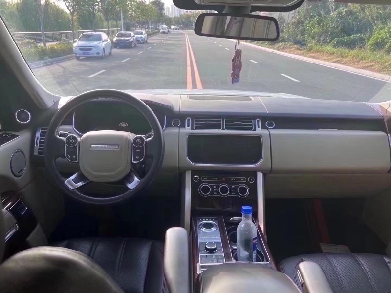 青岛14年路虎揽胜行政2