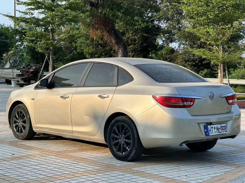 汕头11年别克英朗7