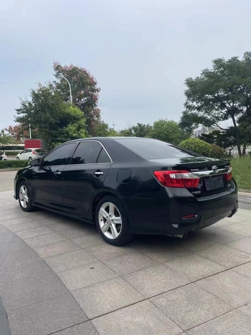 济宁13年丰田凯美瑞3