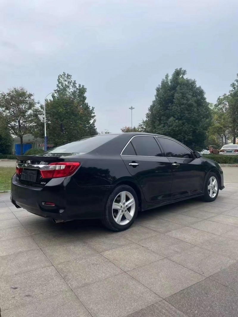 济宁13年丰田凯美瑞4