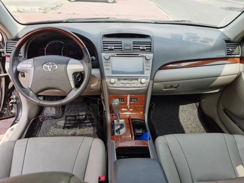 济宁15年丰田凯美瑞5