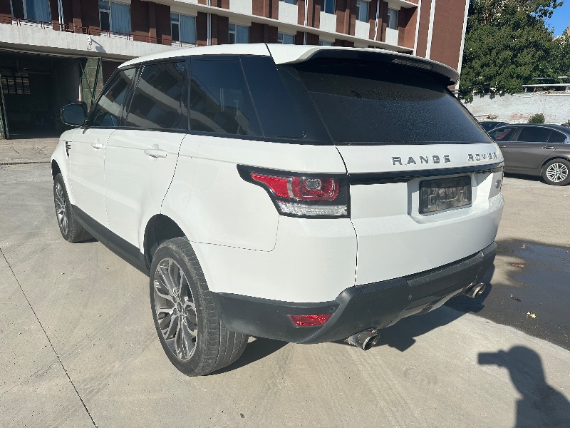 济宁17年路虎揽胜运动5