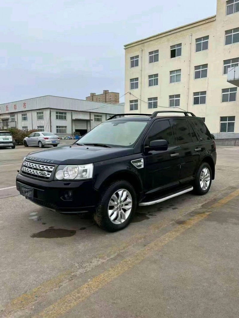 济宁12年路虎神行者3