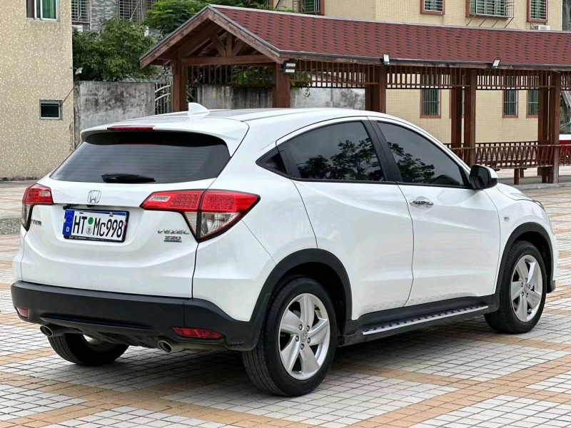 汕头21年本田缤智8