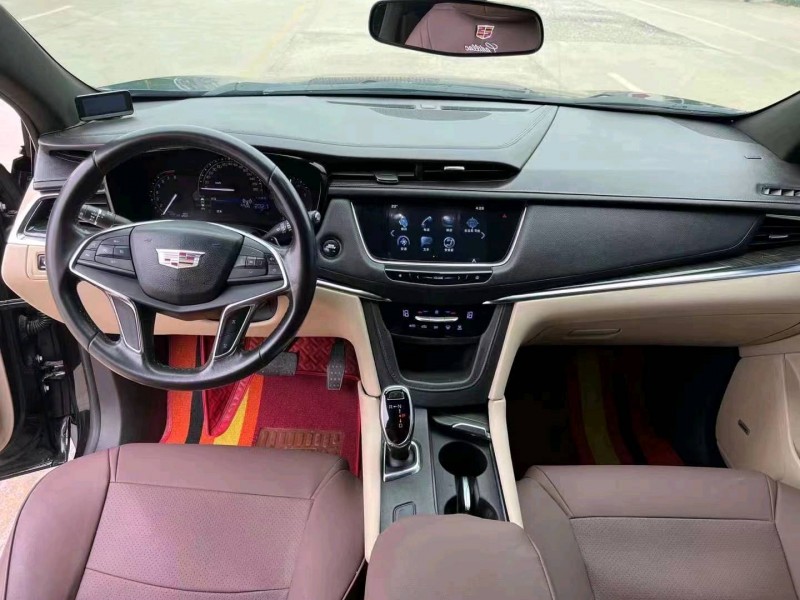 济宁17年凯迪拉克XT56