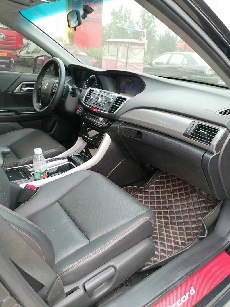邢台18年本田雅阁8