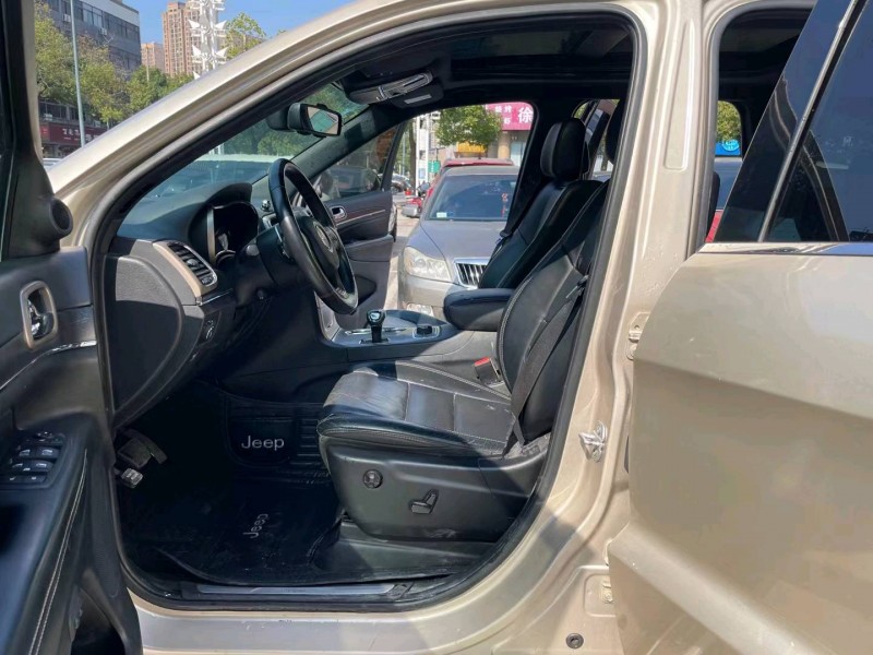 常州16年Jeep大切诺基4