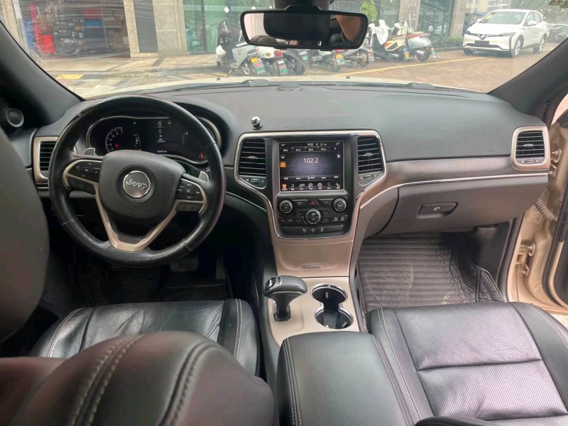 常州16年Jeep大切诺基7