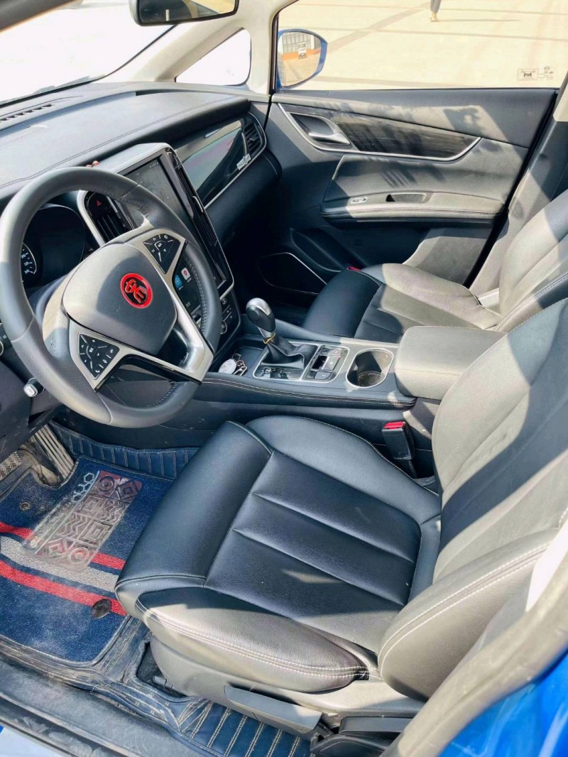 东营18年比亚迪宋MAX9