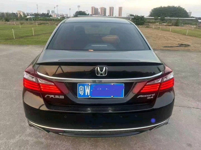 珠海16年本田雅阁9