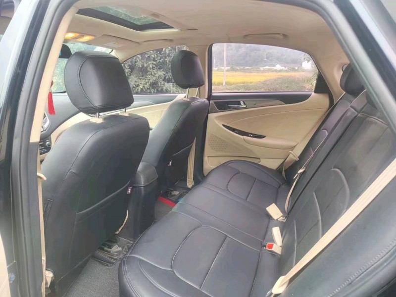 嘉兴16年长安汽车逸动4