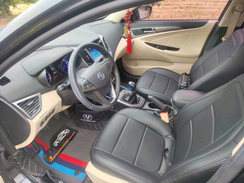 嘉兴16年长安汽车逸动5