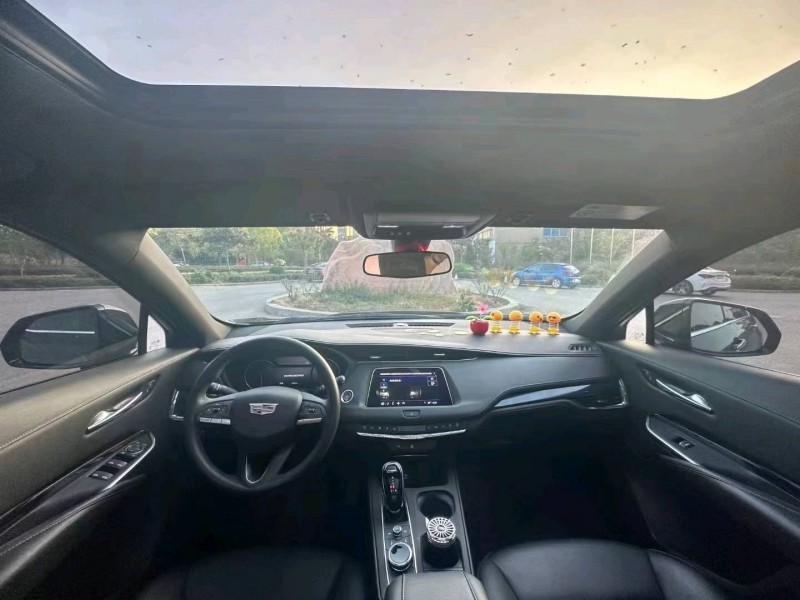 襄陽22年凱迪拉克XT45