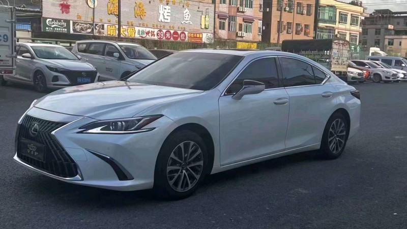 汕头22年雷克萨斯ES3