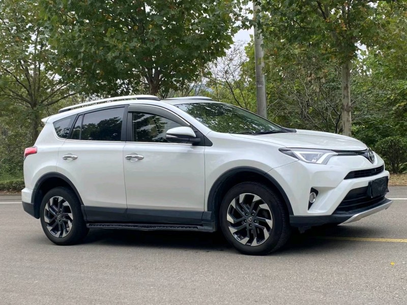 徐州17年丰田RAV44