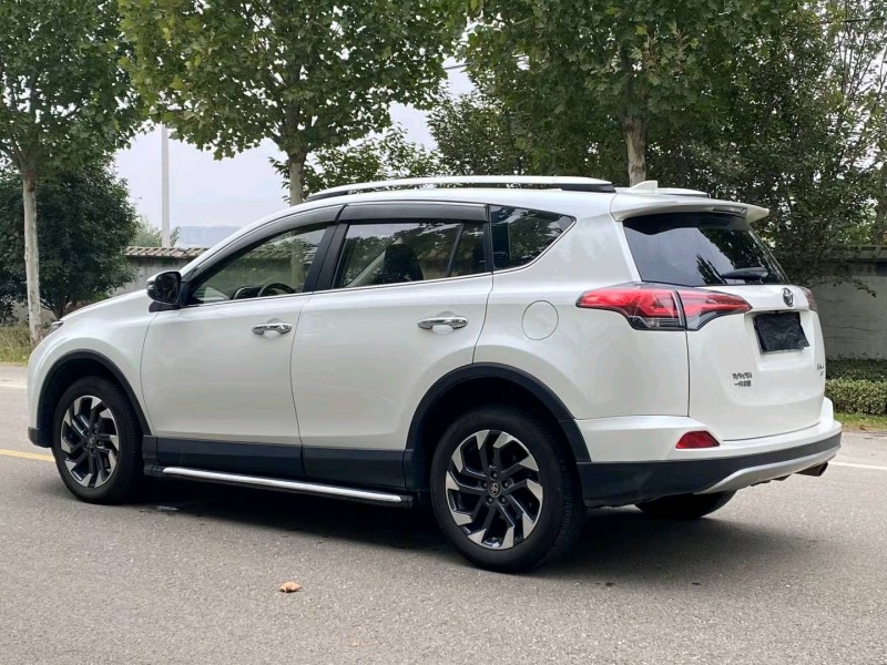 徐州17年丰田RAV49