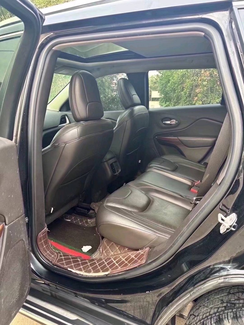 枣庄18年Jeep自由光4