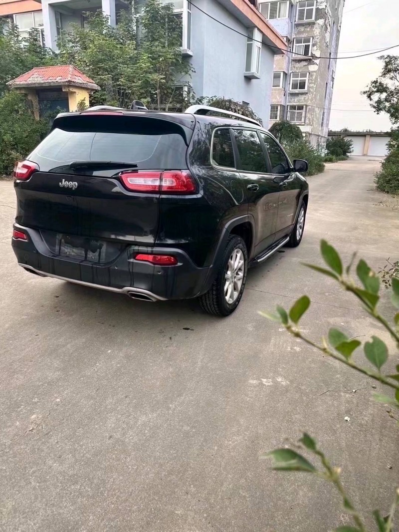 枣庄18年Jeep自由光8