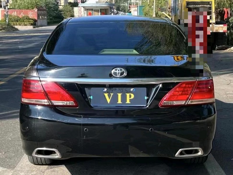 青岛12年丰田皇冠5