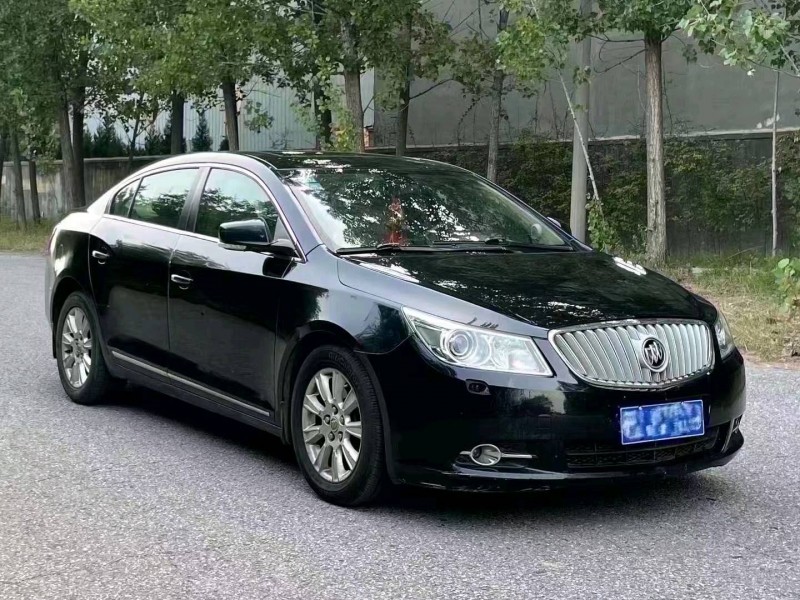 青岛12年别克君越2