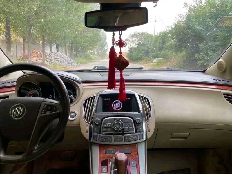 青岛12年别克君越4