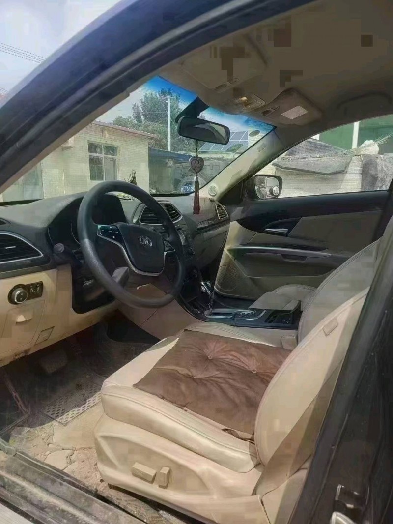 保定14年北汽绅宝D704