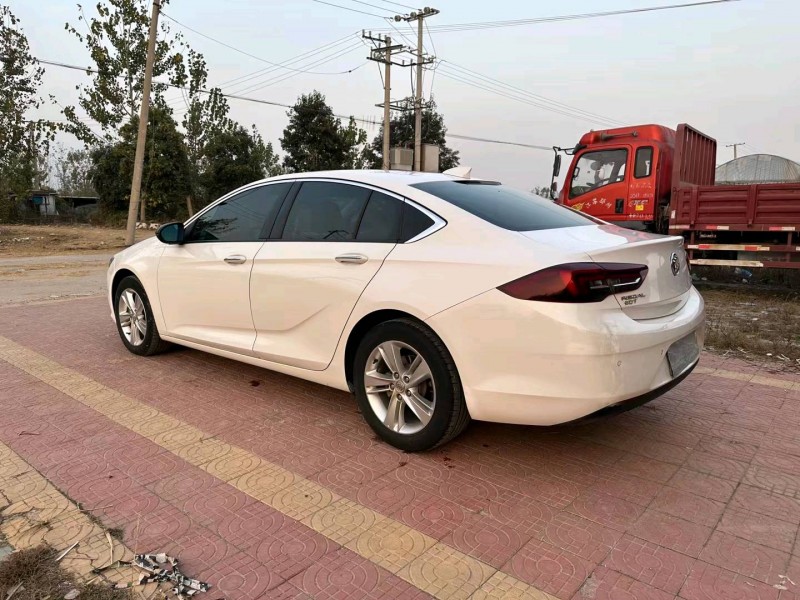 徐州18年别克君威8