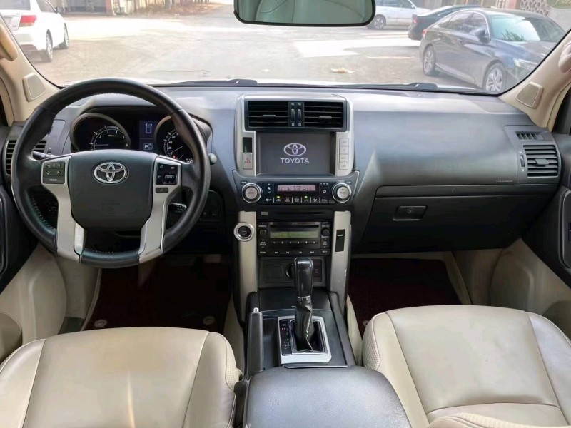 保定12年丰田普拉多5