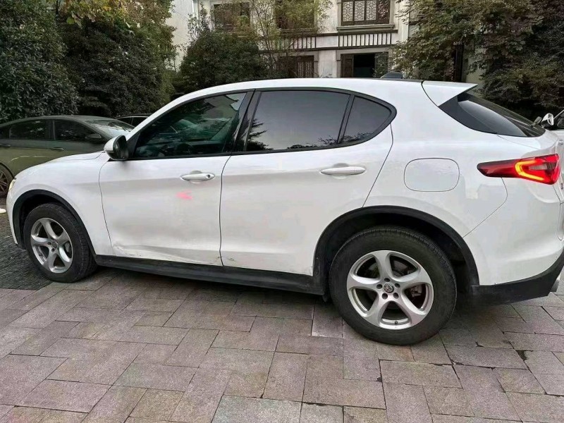 湖州19年阿尔法·罗密欧Stelvio5