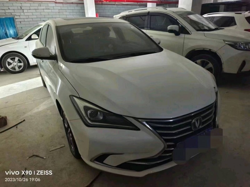 三明18年長安汽車逸動1