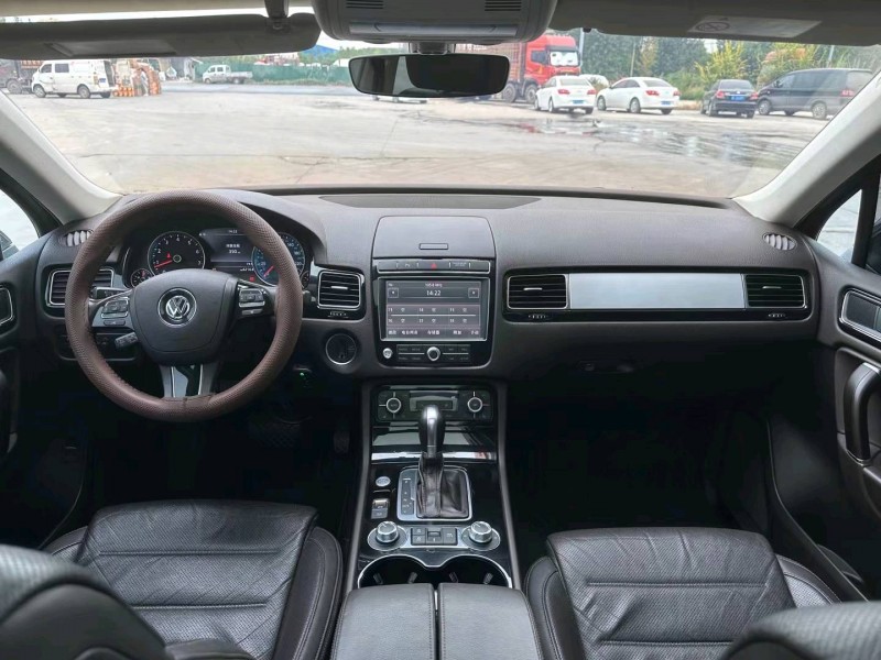 保定17年大众途锐5