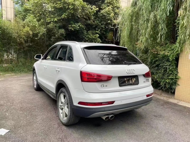 成都18年奥迪Q37