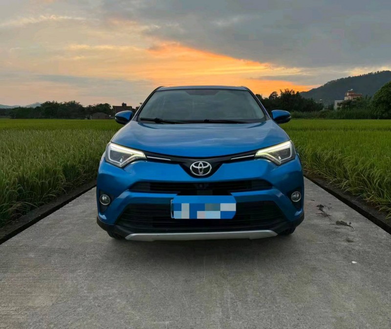 深圳16年丰田RAV4荣放1