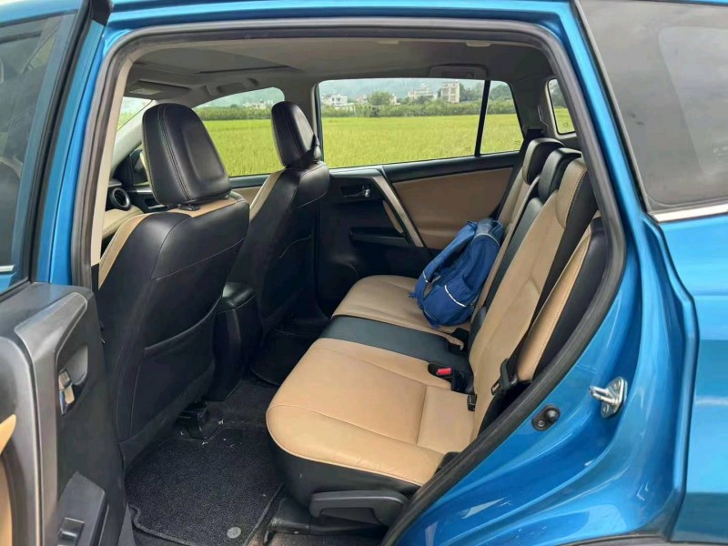 深圳16年丰田RAV4荣放4
