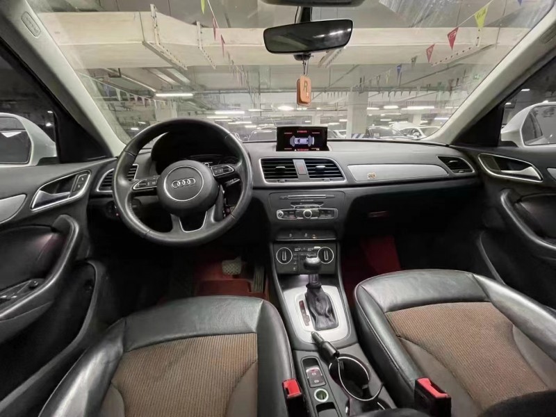 成都18年奥迪Q38