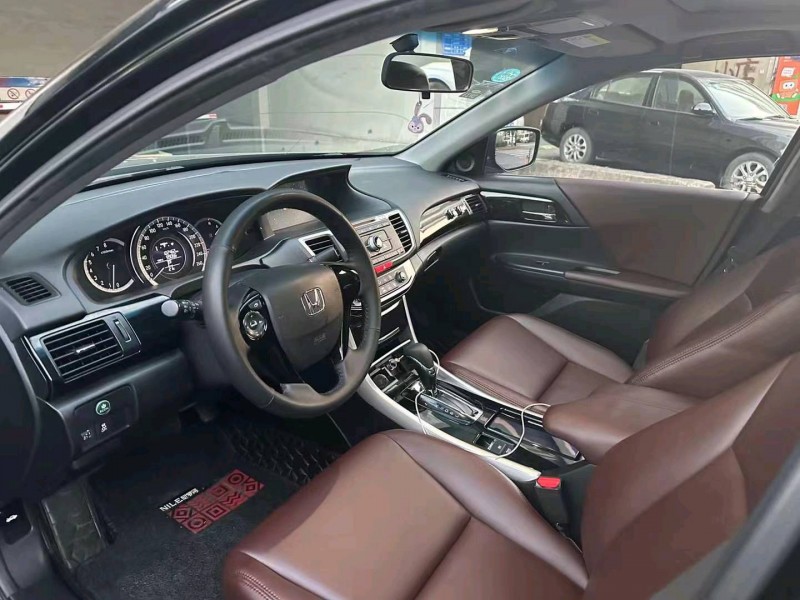湖州17年本田雅阁8