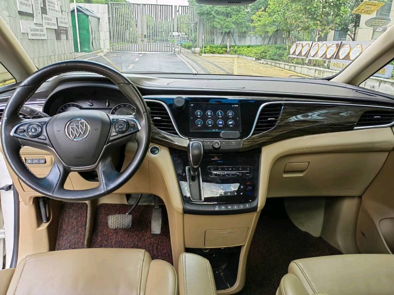 苏州17年别克GL84