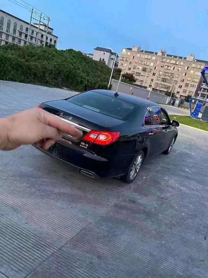 嘉兴14年红旗H77