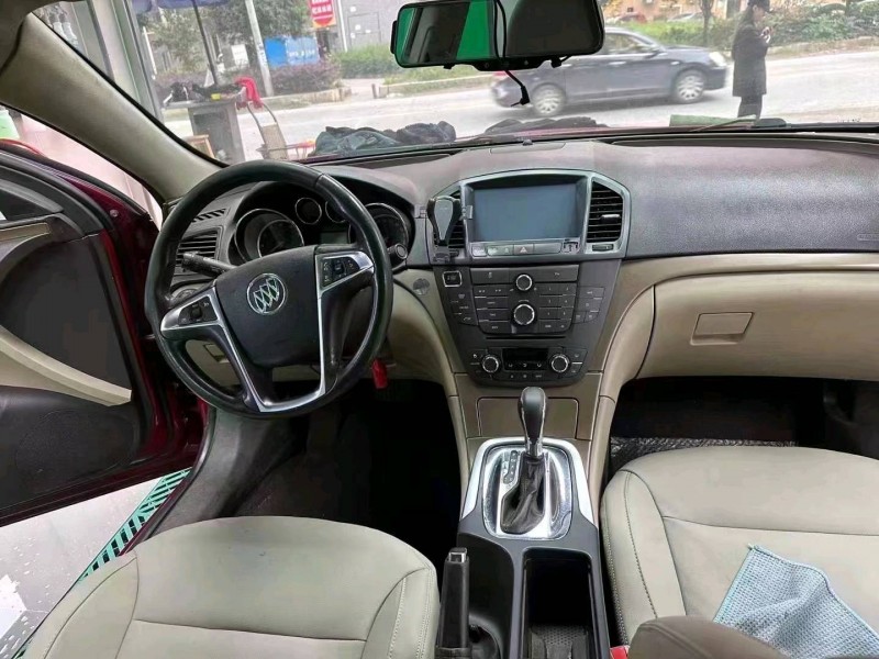 东营12年别克君威5