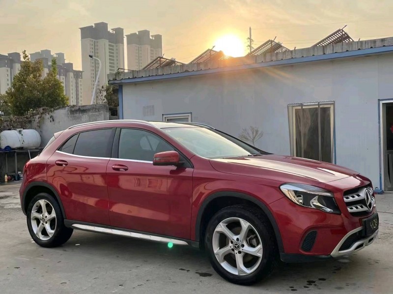 济宁19年奔驰GLA2