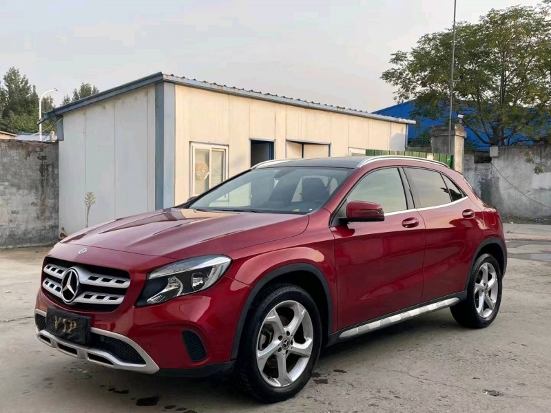 济宁19年奔驰GLA3