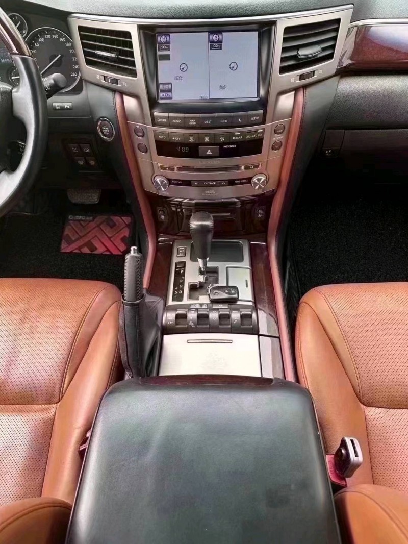 昆明15年雷克薩斯LX7