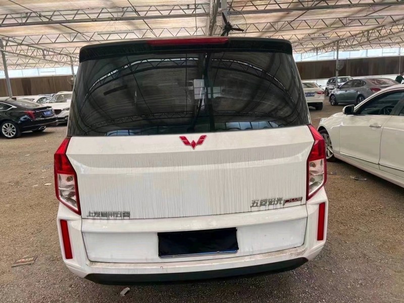 棗莊21年五菱汽車宏光8
