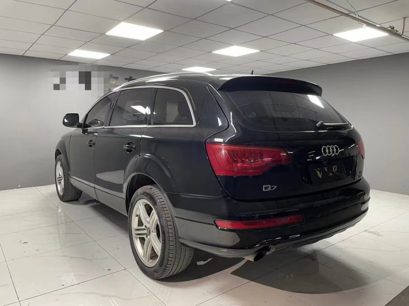 成都12年奥迪Q75