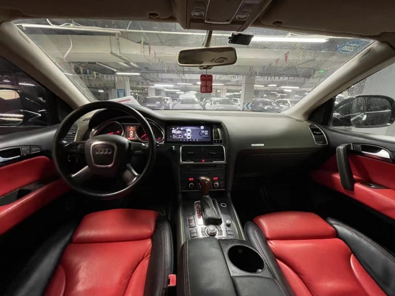 成都12年奥迪Q76